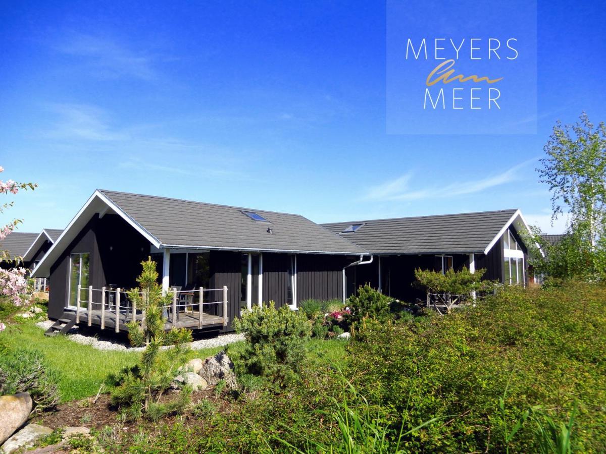 Schwarzes Holzferienhaus mit Sauna -- FELDRAIN -- an der Ostsee, Zierow bei Wismar, 4-6 Personen Exterior foto