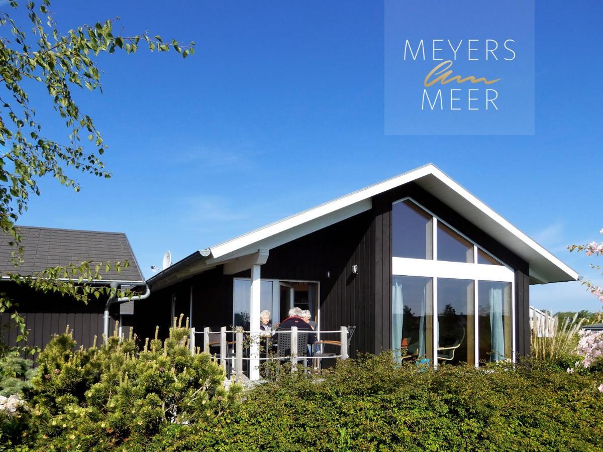 Schwarzes Holzferienhaus mit Sauna -- FELDRAIN -- an der Ostsee, Zierow bei Wismar, 4-6 Personen Exterior foto